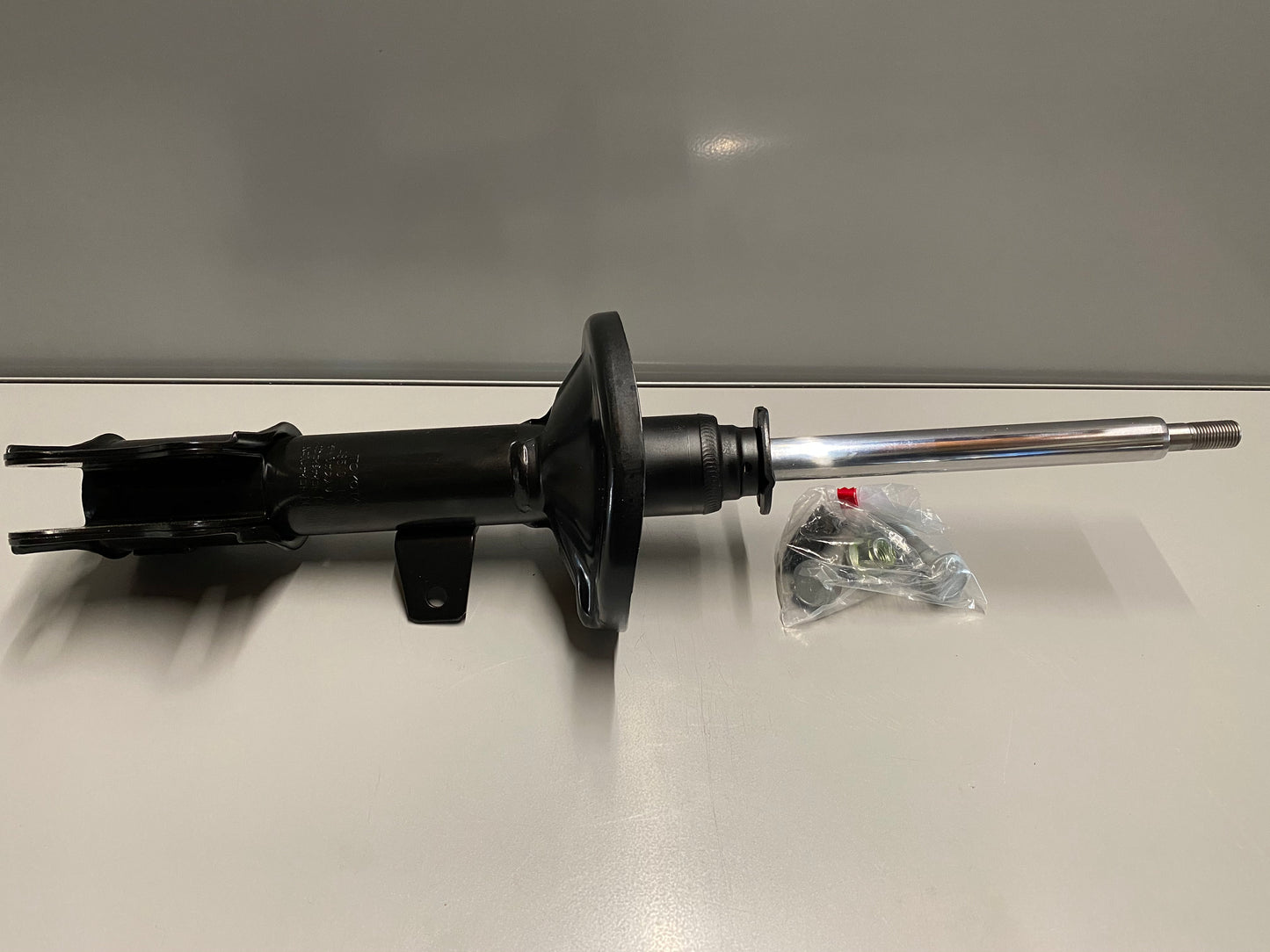 Stoßdämpfer vorne links Toyota Celica AT200 ST202 GT T20