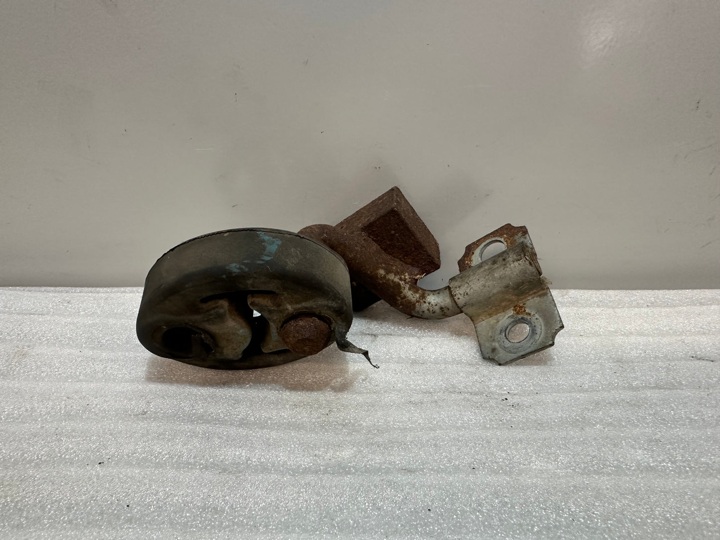 Auspuff Halter Toyota Celica ST185 ST205 GT4 GT FOUR 17509-74090