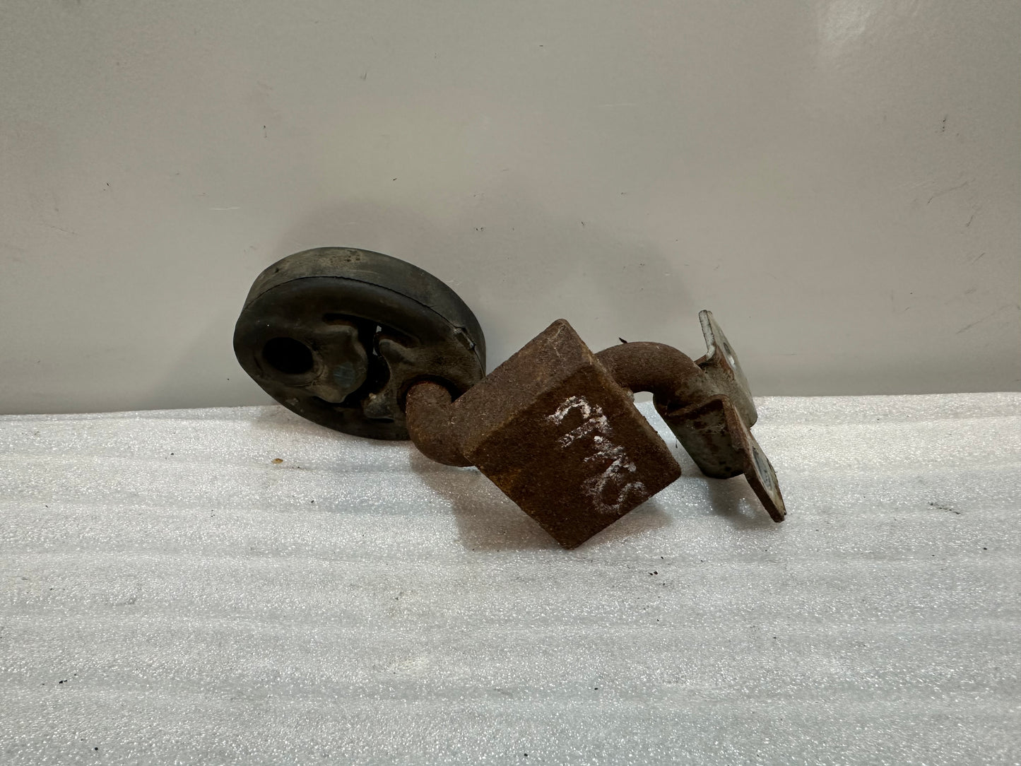 Auspuff Halter Toyota Celica ST185 ST205 GT4 GT FOUR 17509-74090
