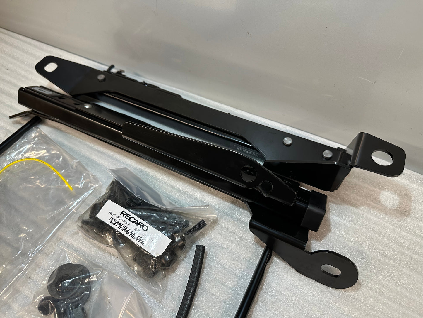 Recaro Sitzkonsole rechts Nissan Skyline R34 GTR – für Schalensitze – inkl. Laufschiene