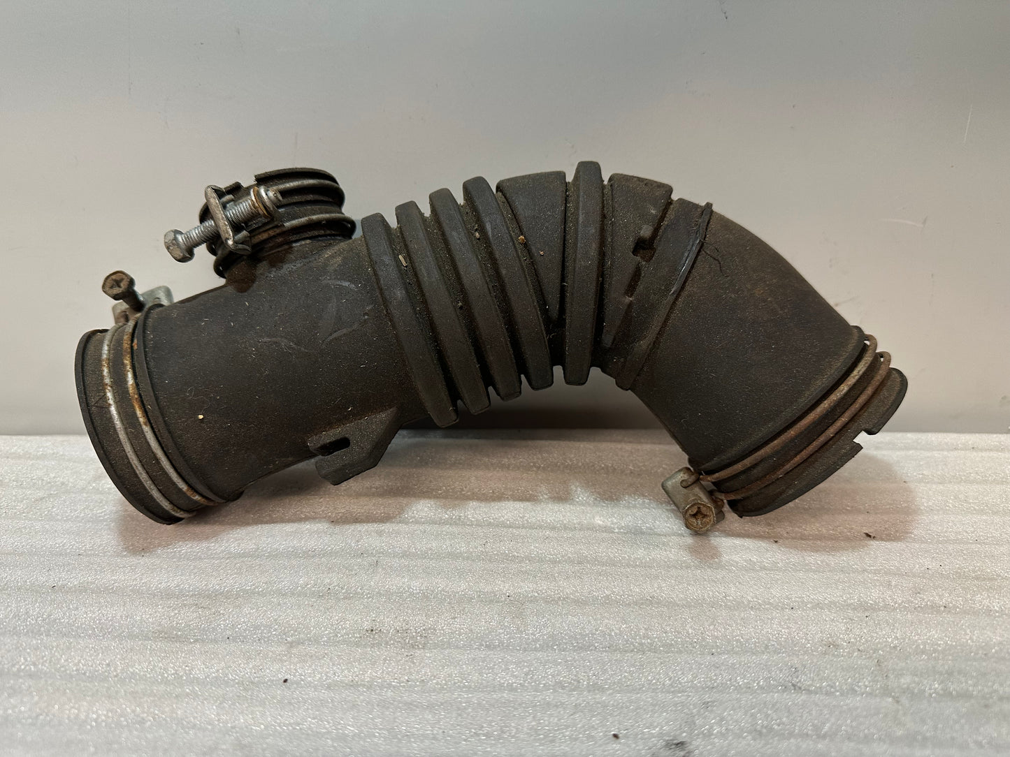 Ansaug Schlauch Luftfilter Drosselklappe Toyota Celica AT200 7AFE 17881-16360