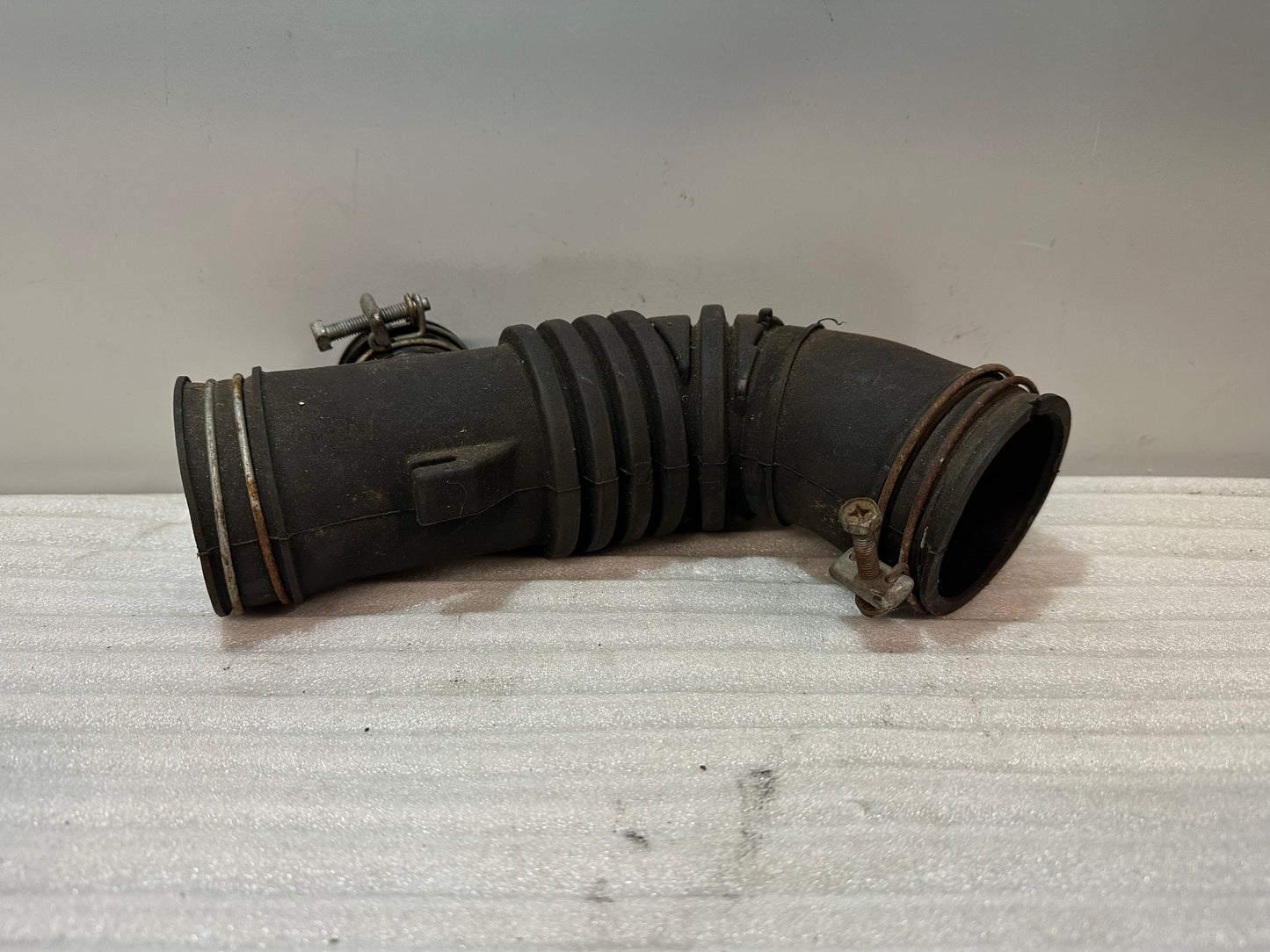 Ansaug Schlauch Luftfilter Drosselklappe Toyota Celica AT200 7AFE 17881-16360